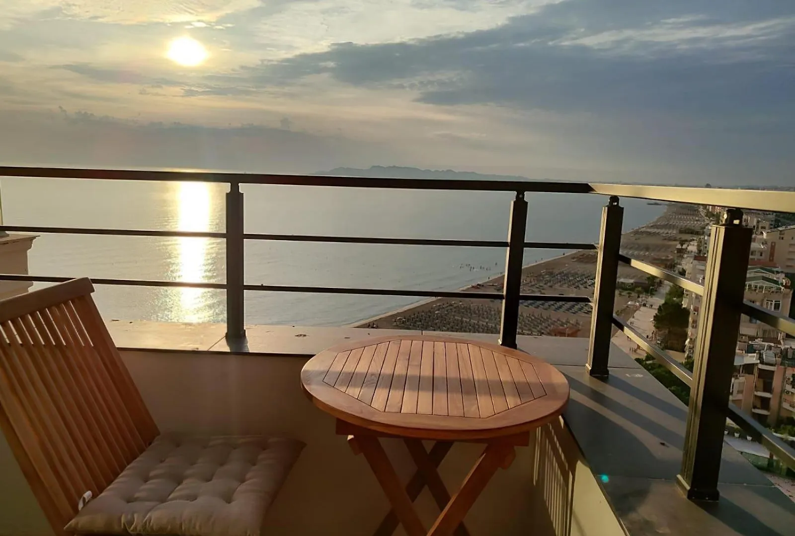 Apartment Beach Front Marilyn Durrës