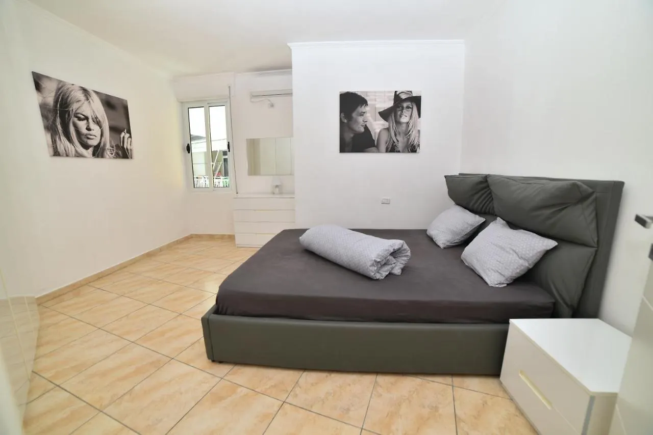 Beachfront Marilyn Durres Apartment