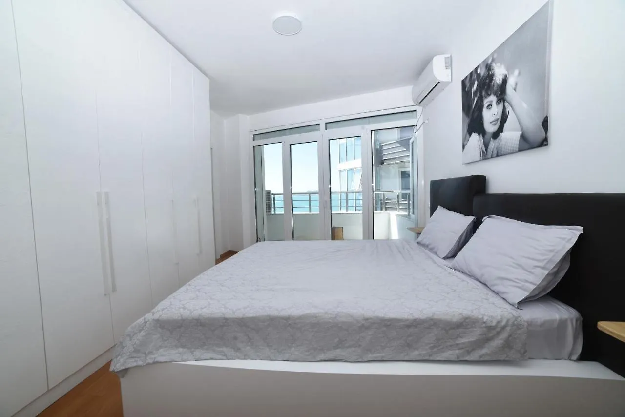 Апартаменты Beachfront Marilyn Дуррес