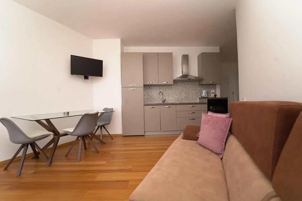 Апартаменты Beachfront Marilyn Дуррес